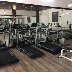 Indra Regent Hotel фитнесс-зал