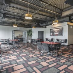 Отель Econo Lodge South Calgary Канада, Калгари - отзывы, цены и фото номеров - забронировать отель Econo Lodge South Calgary онлайн гостиничный бар