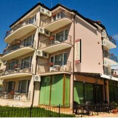 Отель Radina Family Hotel Болгария, Равда - отзывы, цены и фото номеров - забронировать отель Radina Family Hotel онлайн вид на фасад