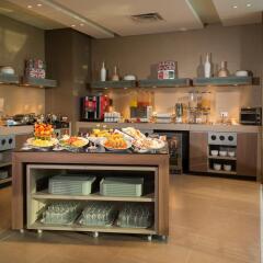 Отель Hampton by Hilton Cali питание фото 2