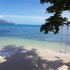 Отель Cerf Island Resort пляж