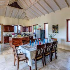 Отель Sadewa Villa в номере