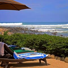 Отель The Inn at Manzanillo Bay пляж