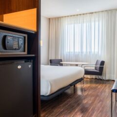 Отель AC Hotel Madrid Feria by Marriott Испания, Мадрид - 1 отзыв об отеле, цены и фото номеров - забронировать отель AC Hotel Madrid Feria by Marriott онлайн сейф в номере