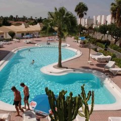 Отель Capri Испания, Маспаломас - 5 отзывов об отеле, цены и фото номеров - забронировать отель Capri онлайн бассейн фото 2