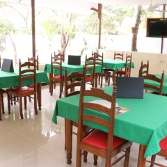 Гостевой Дом French Garden Tourist Rest питание