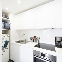 Отель Contemporary near Arc de Triomphe Париж в номере фото 2