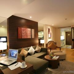 Отель Legacy Suites Sukhumvit by Compass Hospitality Таиланд, Бангкок - 2 отзыва об отеле, цены и фото номеров - забронировать отель Legacy Suites Sukhumvit by Compass Hospitality онлайн интерьер отеля
