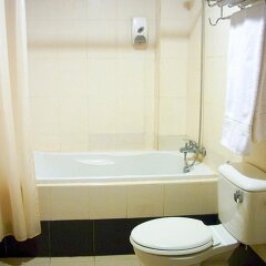 Отель DOriental Inn, Chinatown, Kuala Lumpur Малайзия, Куала-Лумпур - 2 отзыва об отеле, цены и фото номеров - забронировать отель DOriental Inn, Chinatown, Kuala Lumpur онлайн ванная