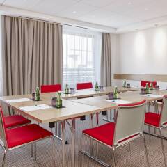 Отель Holiday Inn Express Belgrade - City