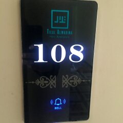 Tilal Almadina Hotel & Suites сейф в номере