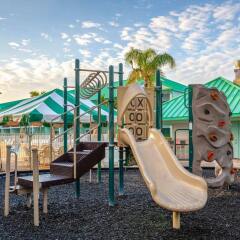 Отель Comfort Inn and Suites Resort Cocoa Beach США, Какао-Бич - отзывы, цены и фото номеров - забронировать отель Comfort Inn and Suites Resort Cocoa Beach онлайн детские мероприятия фото 2