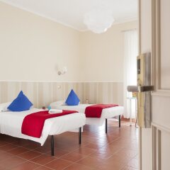 Отель Des Artistes Budget Rooms комната для гостей фото 3