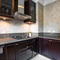 Апартаменты Secluded Apartment in the Heart of Downtown Дубай фото 5