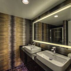 Отель Executive Hotel & Conference Center, Burnaby Канада, Бурнаби - отзывы, цены и фото номеров - забронировать отель Executive Hotel & Conference Center, Burnaby онлайн ванная фото 2