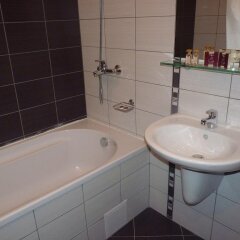 Отель Borovets Gardens Aparthotel Болгария, Боровец - отзывы, цены и фото номеров - забронировать отель Borovets Gardens Aparthotel онлайн ванная