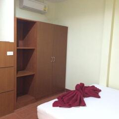 Отель TN Guesthouse сейф в номере