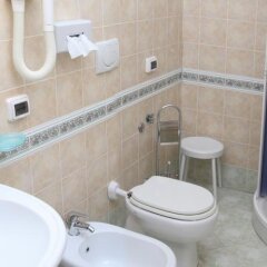 Hotel Due Torri Аджерола ванная фото 2