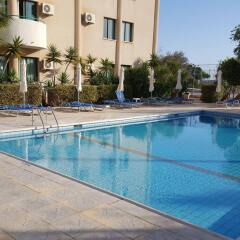 Mandalena Hotel Apartments Протарас бассейн