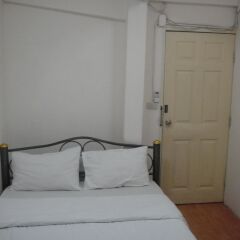 Апартаменты Freesia Saladaeng Silom Apartments Бангкок комната для гостей