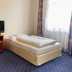 Отель Bayerischer Hof Dresden Германия, Дрезден - 2 отзыва об отеле, цены и фото номеров - забронировать отель Bayerischer Hof Dresden онлайн комната для гостей фото 2