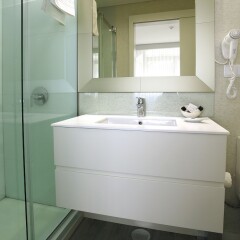 Отель Luxury Beach Guest House Португалия, Фару - отзывы, цены и фото номеров - забронировать отель Luxury Beach Guest House онлайн ванная фото 2