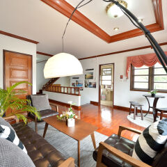 Отель Lost and Found Bed and Breakfast интерьер отеля