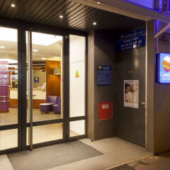 Отель Comfort Suites Rive Gauche Lyon Centre Франция, Лион - отзывы, цены и фото номеров - забронировать отель Comfort Suites Rive Gauche Lyon Centre онлайн банкомат