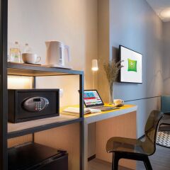 Отель Ibis Styles Bangkok Sukhumvit Phra Khanong Бангкок сейф в номере