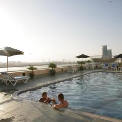 Отель West Zone Plaza Hotel Apartments ОАЭ, Дубай - отзывы, цены и фото номеров - забронировать отель West Zone Plaza Hotel Apartments онлайн бассейн