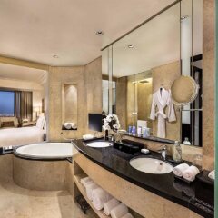 Отель Conrad Dubai ОАЭ, Дубай - 2 отзыва об отеле, цены и фото номеров - забронировать отель Conrad Dubai онлайн ванная фото 2