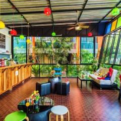 Отель Little Hill Phuket Resort гостиничный бар