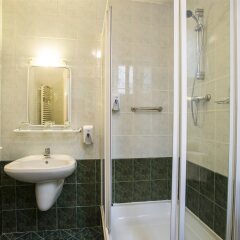 Отель Baross City Hotel - Budapest Венгрия, Будапешт - 11 отзывов об отеле, цены и фото номеров - забронировать отель Baross City Hotel - Budapest онлайн ванная фото 2