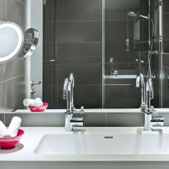 Отель DORMERO Hotel Hannover Германия, Ганновер - отзывы, цены и фото номеров - забронировать отель DORMERO Hotel Hannover онлайн ванная