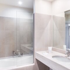 Отель Grecotel Olympia Riviera Thalasso Греция, Андравида-Киллини - отзывы, цены и фото номеров - забронировать отель Grecotel Olympia Riviera Thalasso онлайн ванная