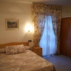 Отель Hostal Pirineos Meliz комната для гостей фото 5