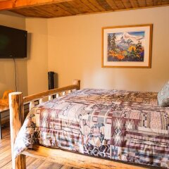 Отель Mountain River Lodge комната для гостей