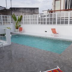 Отель Borbaboom Poshtel бассейн