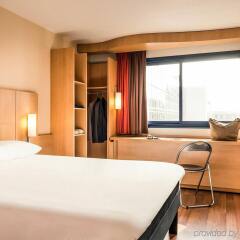 Отель ibis Paris 17 Clichy-Batignolles - formerly Berthier Франция, Париж - 10 отзывов об отеле, цены и фото номеров - забронировать отель ibis Paris 17 Clichy-Batignolles - formerly Berthier онлайн комната для гостей фото 2