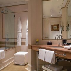Отель Relais Santa Croce by Baglioni Hotels Италия, Флоренция - отзывы, цены и фото номеров - забронировать отель Relais Santa Croce by Baglioni Hotels онлайн ванная
