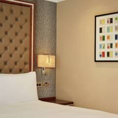 Отель DoubleTree by Hilton London – West End сейф в номере