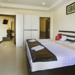 Royal Q&D Suites Hotel сейф в номере