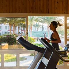 Отель Coral Beach Resort Tiran фитнесс-зал