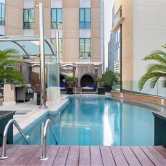 Radisson Blu Hotel, Dubai Media City бассейн фото 3
