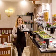 Hotel Condotti питание