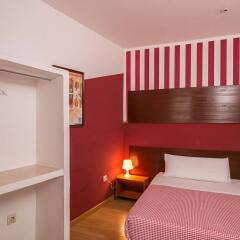 Отель Hostal La Casa de La Plaza Испания, Мадрид - отзывы, цены и фото номеров - забронировать отель Hostal La Casa de La Plaza онлайн комната для гостей фото 4