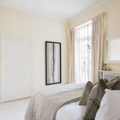 Апартаменты Huge, Regal 2BR Apartment Right next to Harrods! Лондон комната для гостей фото 5
