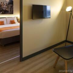 Отель ibis Styles Lyon Confluence Франция, Лион - отзывы, цены и фото номеров - забронировать отель ibis Styles Lyon Confluence онлайн удобства в номере фото 2