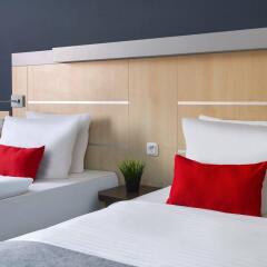 Отель Holiday Inn Express Berlin City Centre сейф в номере