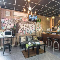 Tiger Lily Hostel Бангкок гостиничный бар